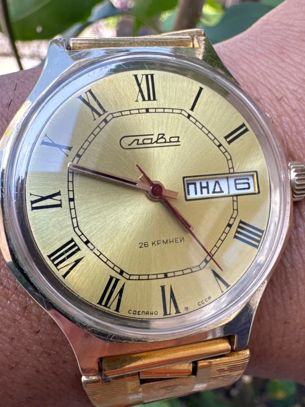 Vintage Soviet Union Lavda Men’s  26 jewel Day Date Automatic watch